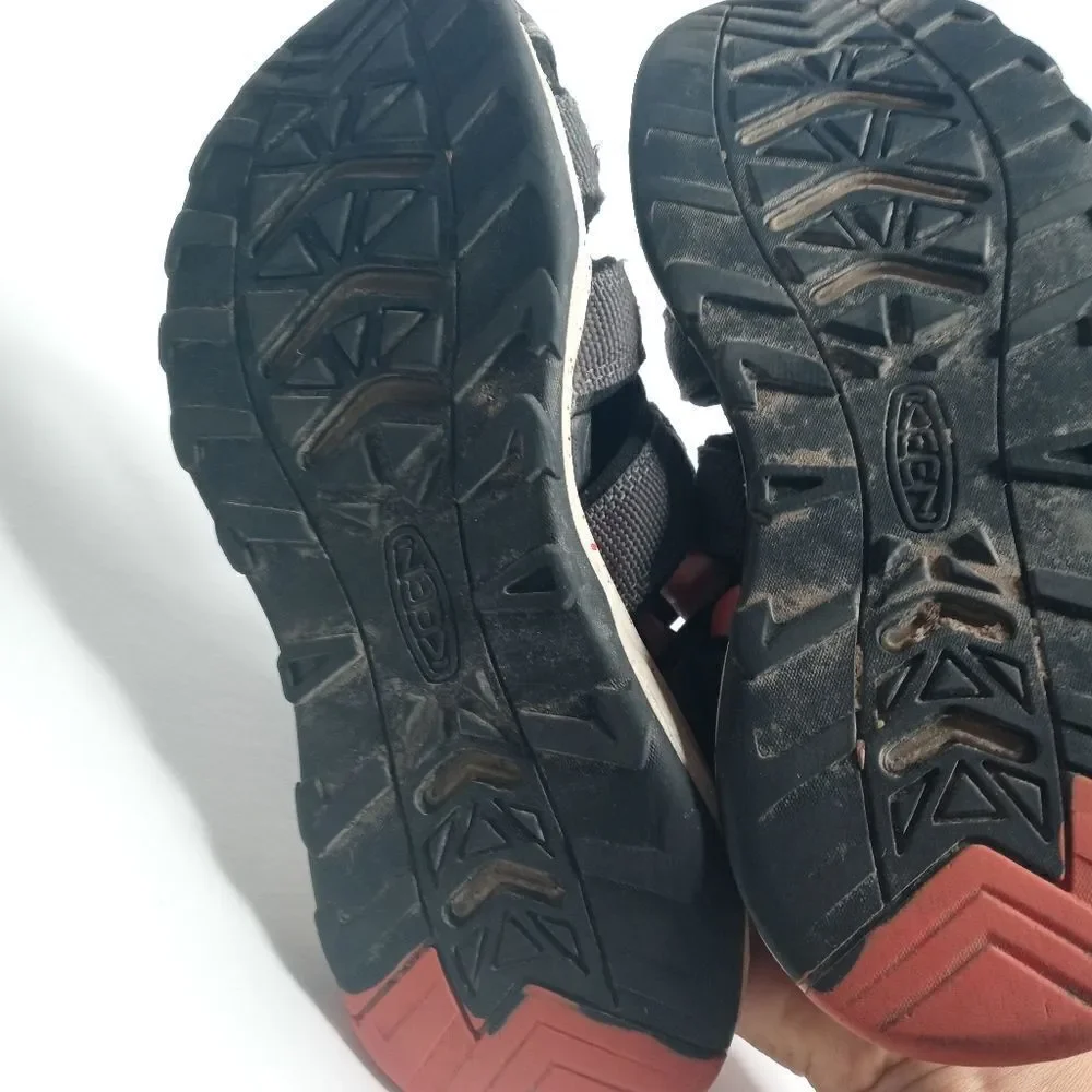 Keen sandals boy size 4